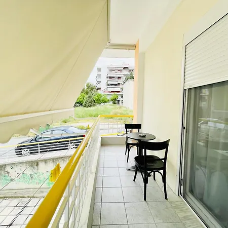 Ithaca: με αυτόνομη είσοδο.