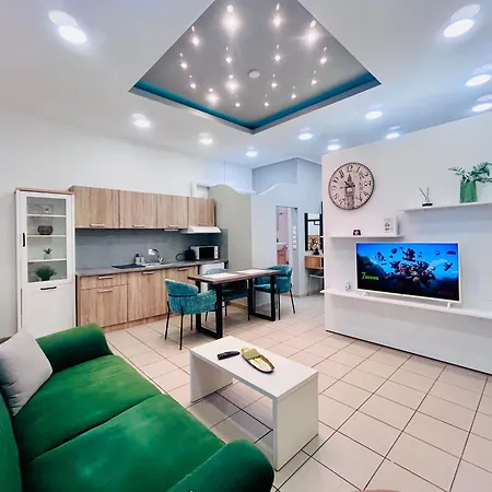 Ithaca: με αυτόνομη είσοδο. Thessaloníki