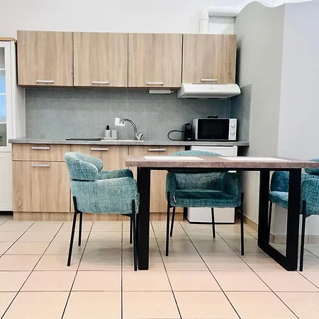 Ithaca: με αυτόνομη είσοδο. * Thessaloníki